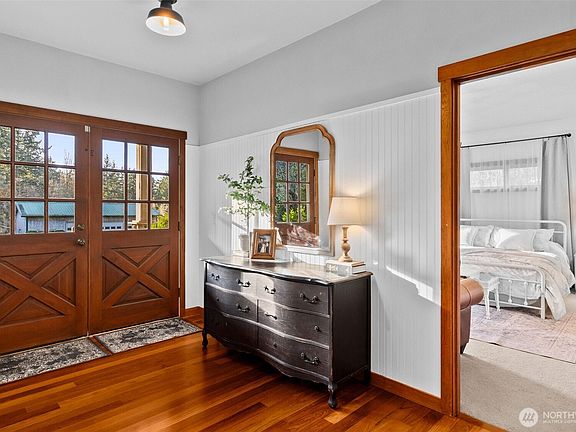 3rd image of 8733 Johnson Point Road NE