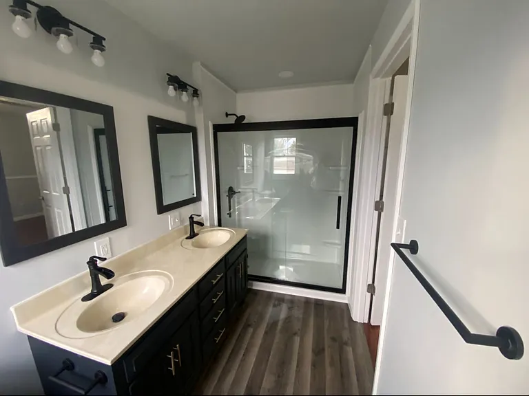 208 E Illinois St — Photo 12