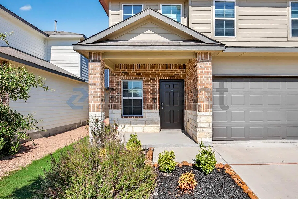 5 bed, 2500 sqft, $2,395 — Photo 4