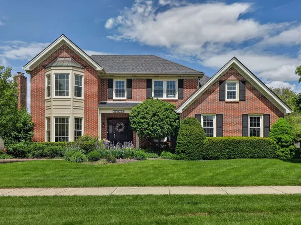 27W228 Heather Ln, Winfield, IL 60190