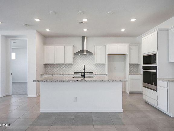3rd image of 24180 W RAYMOND Street