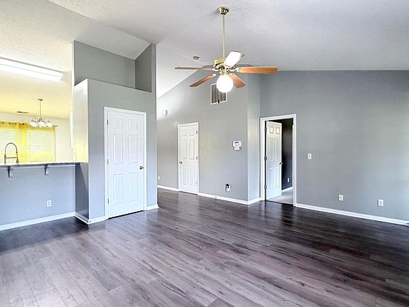 5th image of 200 E Evergreen Rd
