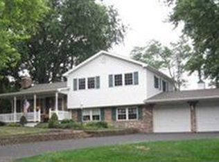 1229 Pin Oak Dr, Mechanicsburg, PA 17055