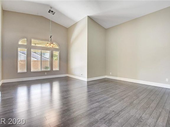 4th image of 117 Fox Crossing Ave