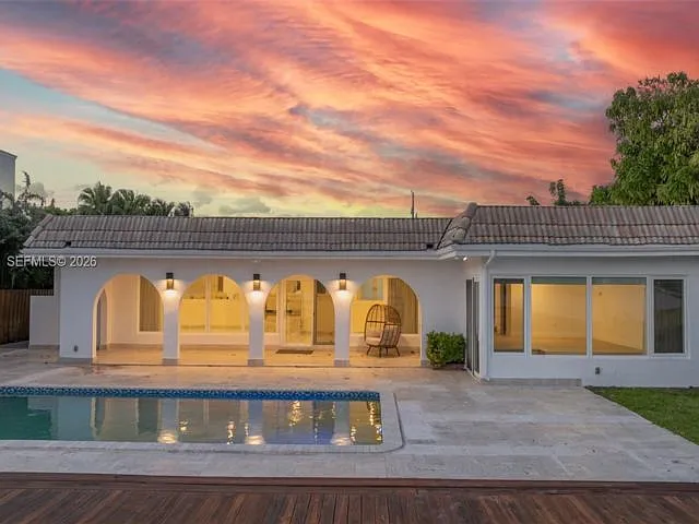 4 bed, 4.0 bath, $25,000 — Photo 2