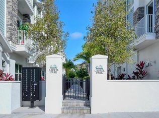 504 Laurel Park Dr, Sarasota, FL 34236