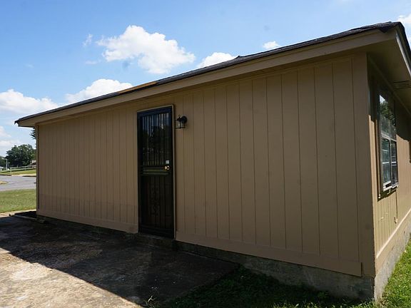 3rd image of 4379 Sunvalley Dr