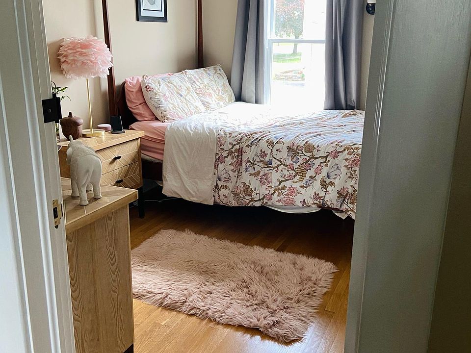 BR 1 includes TV mount, also has large closet