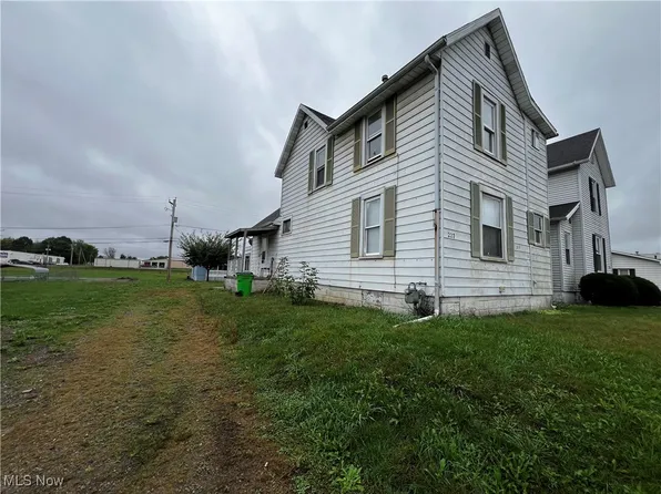 227 Pine St, Coshocton, OH 43812