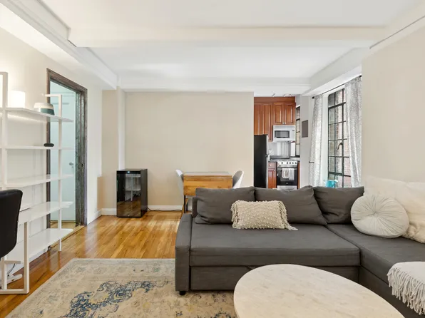 333 East 43rd Street image 5 of 12