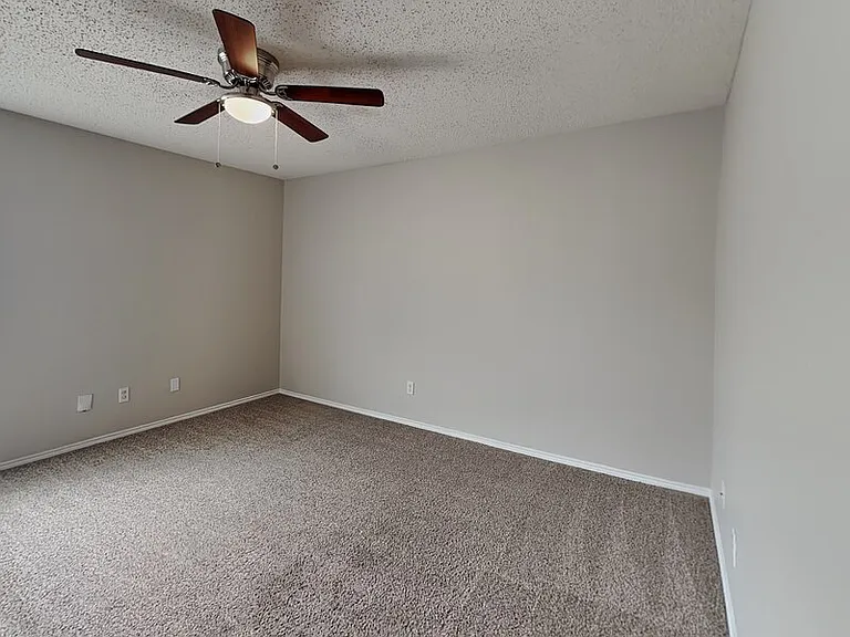 5709 Addington Dr — Photo 7