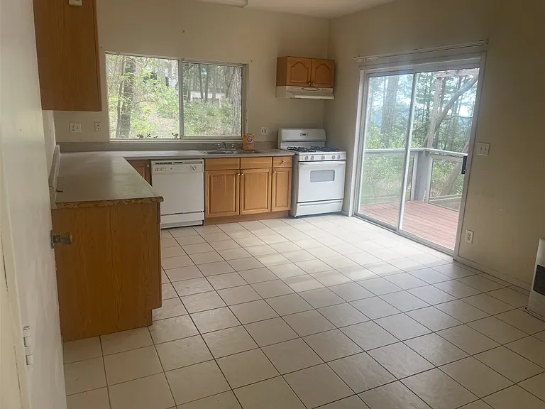 440 Cold Springs Rd #A — Photo 4