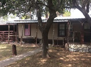 88 Walnut St, Brackettville, TX 78832