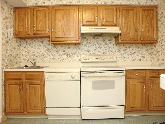 3rd image of 118 Knollwood Ter