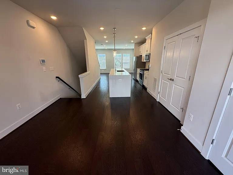 115 Dickenson Dr — Photo 5