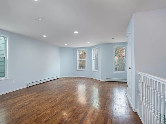 5th image of 3286 Hull Ave