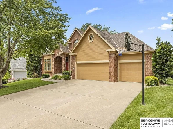510 W Centennial Rd, Papillion, NE 68046
