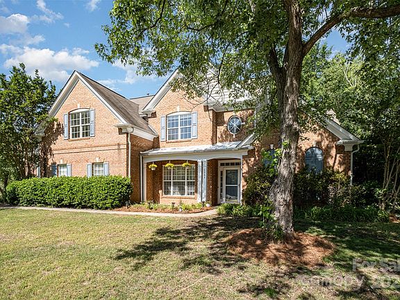 3rd image of 6904 Mordred Ln