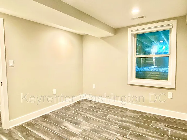 1618 Gales St NE #B — Photo 13