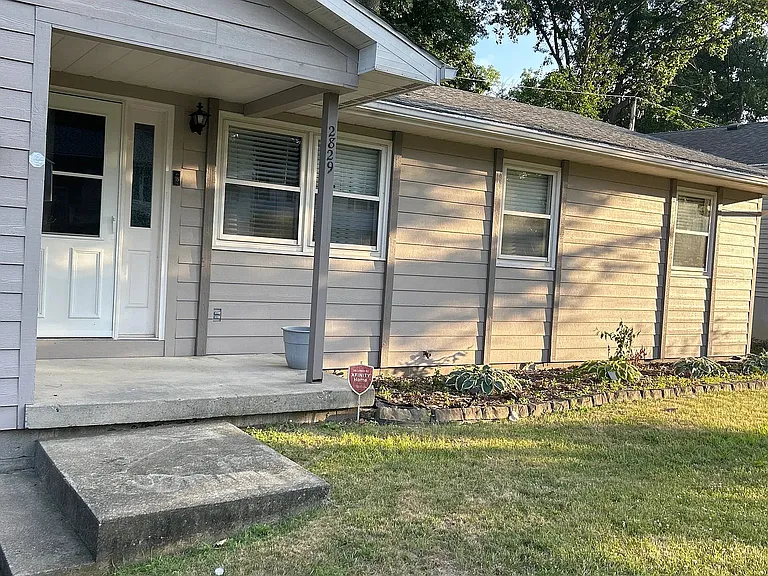 2829 E Wood St — Photo 4
