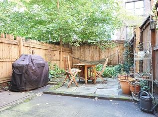 226 E 74th St APT 1D, New York, NY 10021