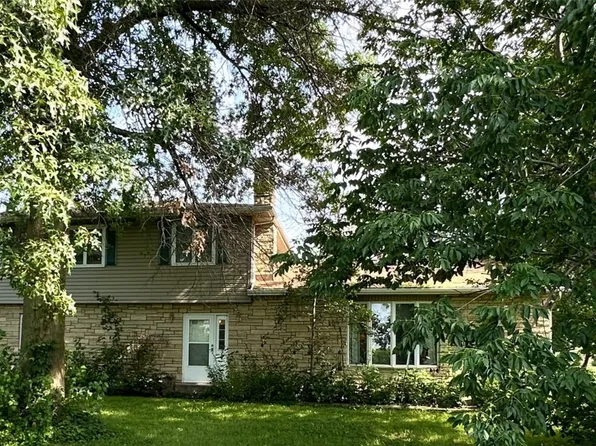 540 E Southview Rd, Fairfax, IA 52228