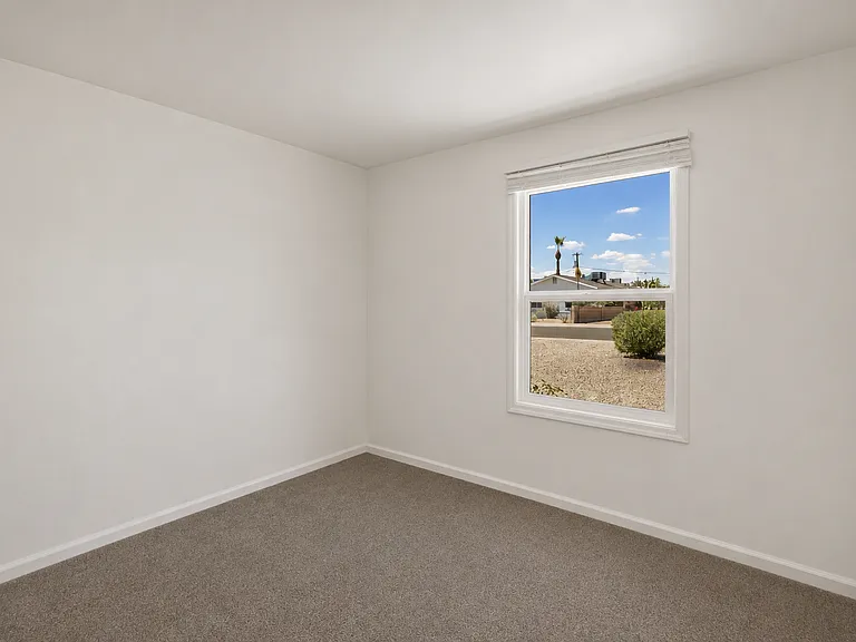 1005 E Mariposa St — Photo 13