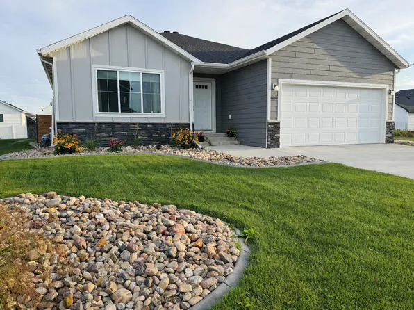 6191 Martin Ln W, West Fargo, ND 58078