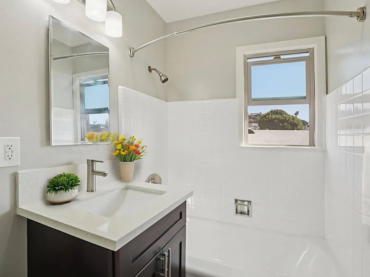 Ladera Apartments — Photo 4
