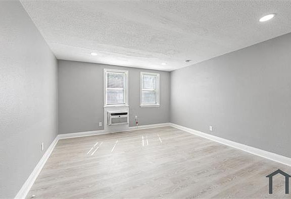 2nd image of 3913 Dolfield Ave