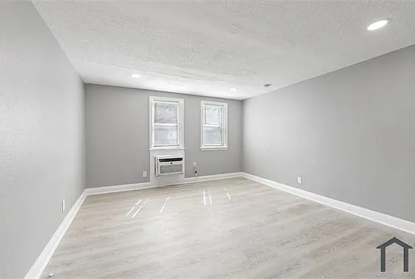 3913 Dolfield Ave — Photo 2