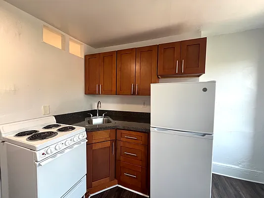 Rented by KNOCKKNOCK LLC | media 9