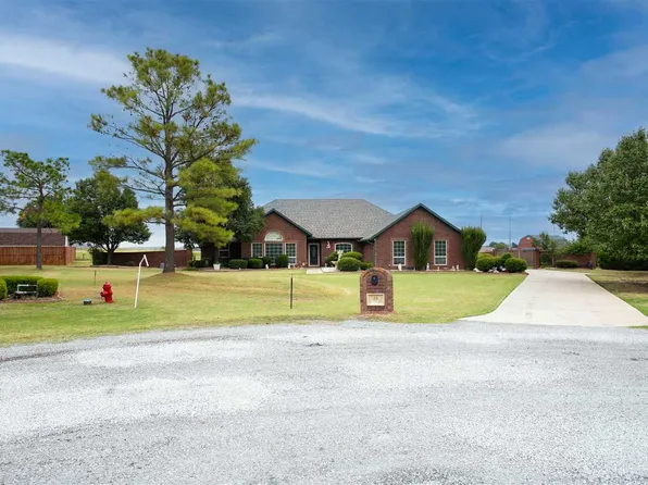34 NW Pecan Valley Dr, Lawton, OK 73505