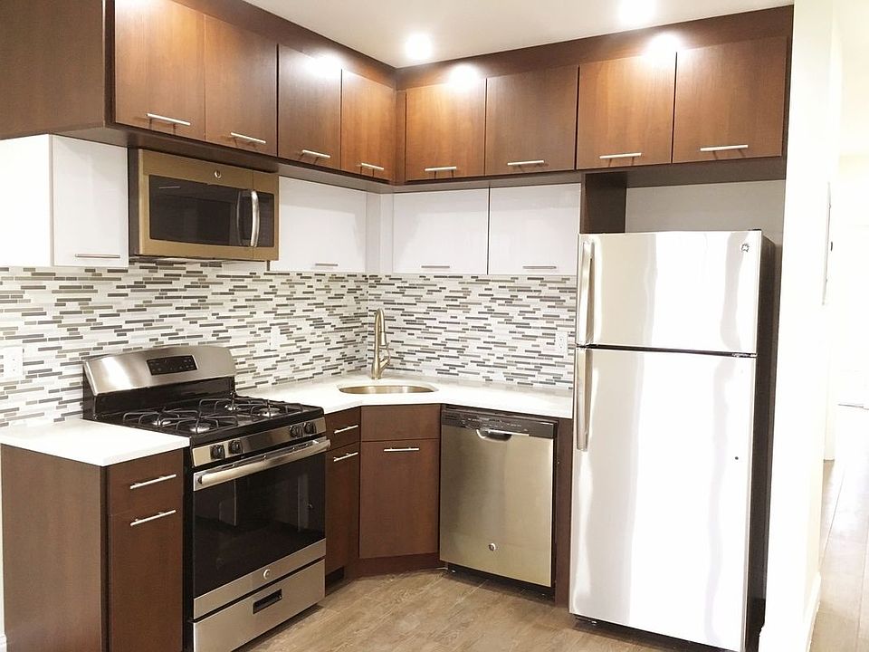 1st image of 25-34 31st St #B3