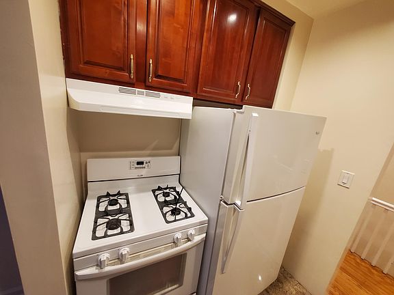 5th image of 642 Bard Ave Floor 2