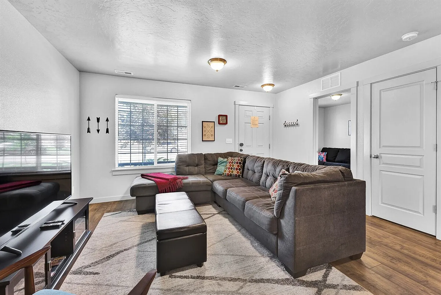 3 bed, 2.5 bath, 1496 sqft, $5,509 — Photo 1