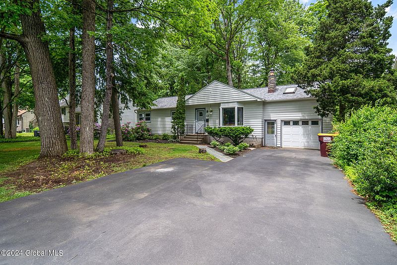 3rd image of 53 Woodside Drive