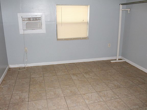 4th image of 705 E Plymouth St APT B