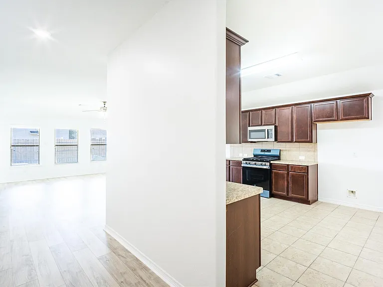9918 Hideaway Bend Ln — Photo 16