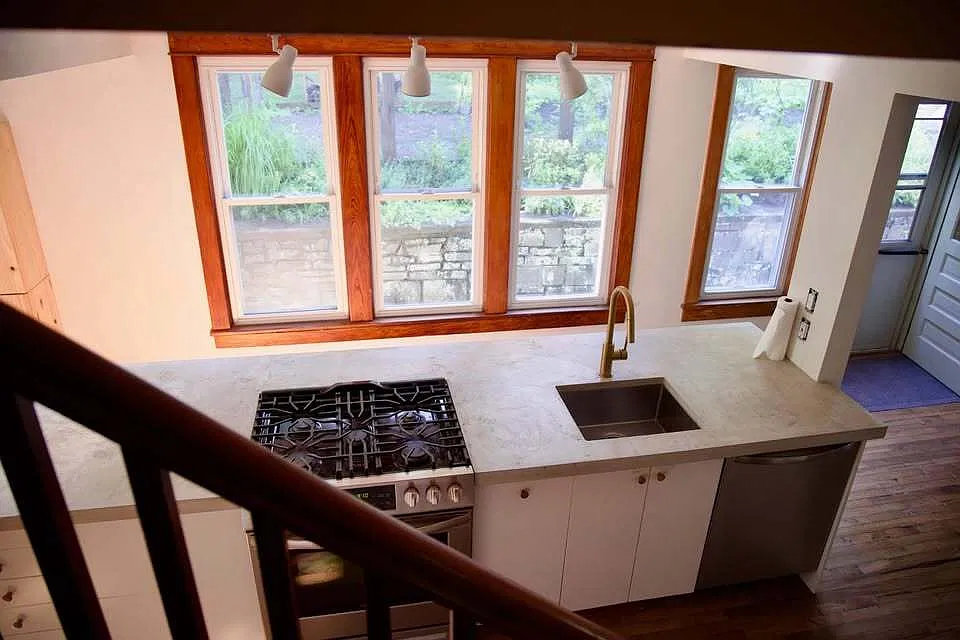 3 bed, 1320 sqft, $2,950 — Photo 2
