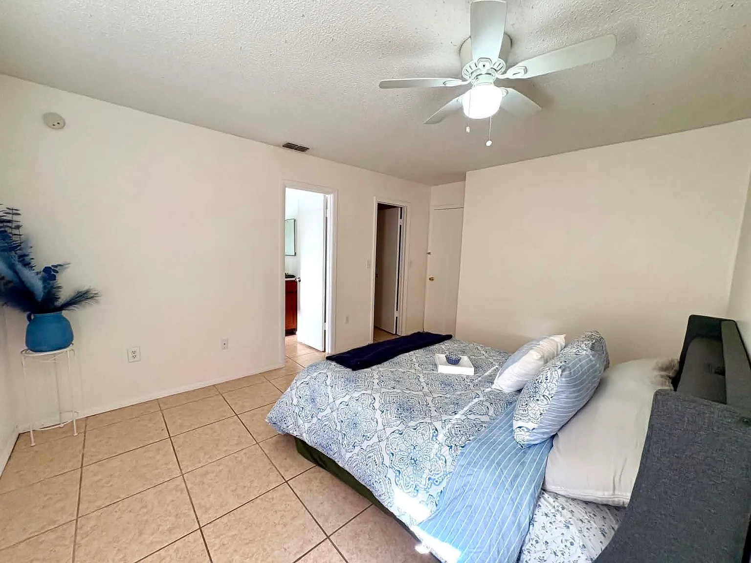 3 bed, 995 sqft, $1,900 — Photo 2
