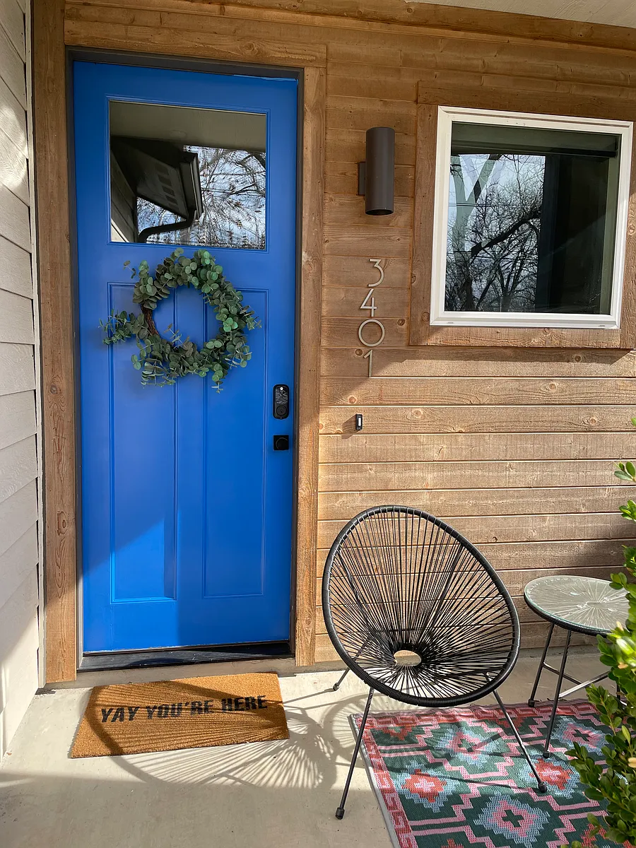 Enjoy coffee and waving to friendly neighbors on the front porch. - 3401 Neal St #B-78702