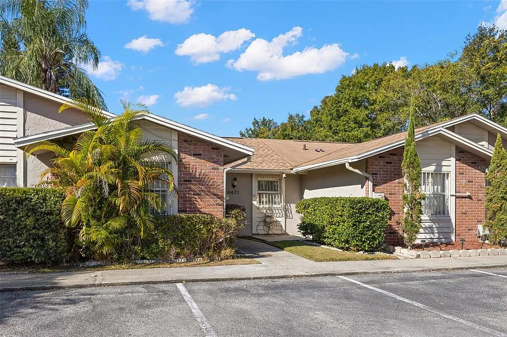 2 bed, 1.0 bath, 804 sqft, $1,800 — Photo 1