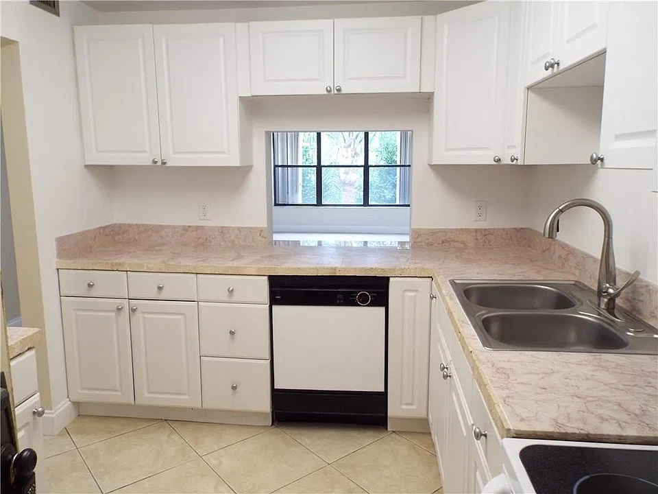 2307 S Cypress Bend Dr #307