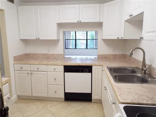 2307 S Cypress Bend Dr APT 307, Pompano Beach, FL 33069