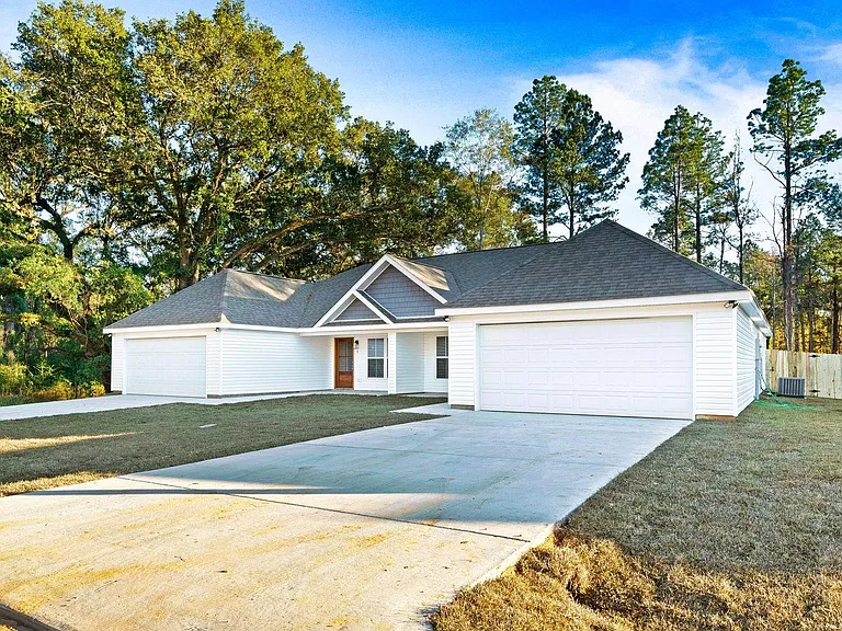 8 Bellamy Ln — Photo 2