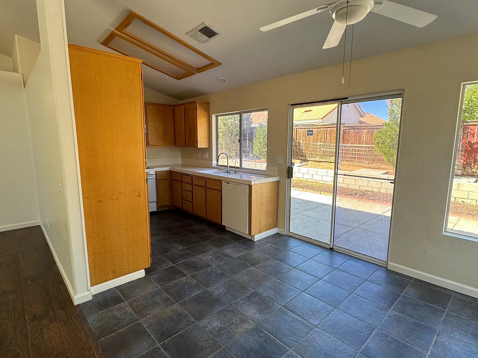 3 bed, 1180 sqft, $2,495 — Photo 3