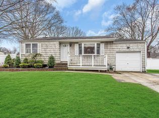 138 Terry Rd, Sayville, NY 11782