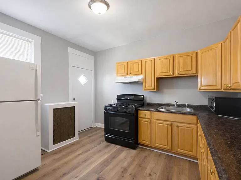 1215 N Ellwood Ave — Photo 6