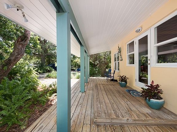 'Old Florida' Shaded Front Porch